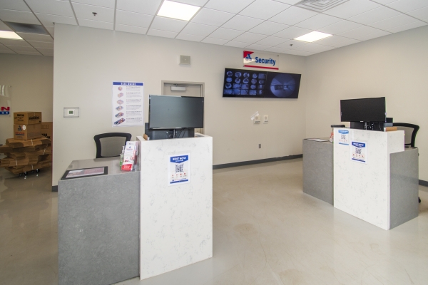 Facility photo: //images.sparefoot.com/medium/22389268c046ccf1640.jpg