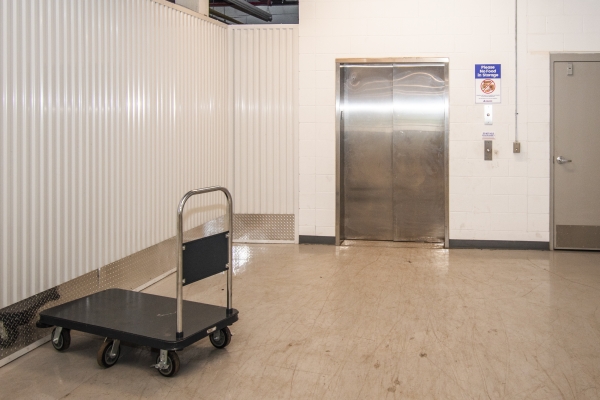 Facility photo: //images.sparefoot.com/medium/22389268c0472811ee7.jpg