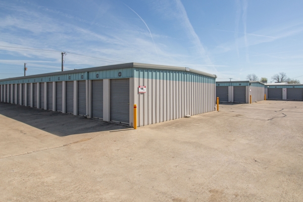 Facility photo: //images.sparefoot.com/medium/22390266047d71a304d.jpg