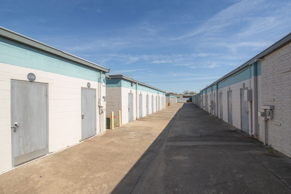 Facility photo: //images.sparefoot.com/medium/22390266047d7845328.jpg