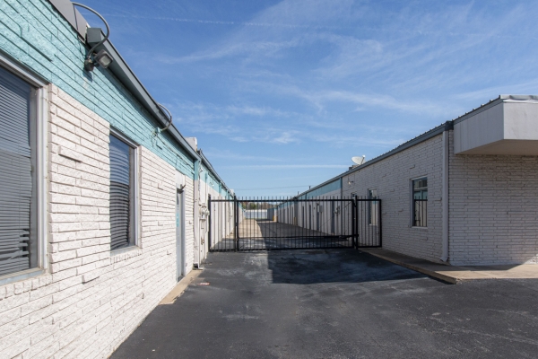 Facility photo: //images.sparefoot.com/medium/22390266047d9e742cb.jpg