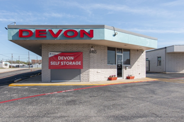 Facility photo: //images.sparefoot.com/medium/22390266047e150f279.jpg