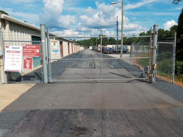 Facility photo: //images.sparefoot.com/medium/22390862c5bb151d299.jpg