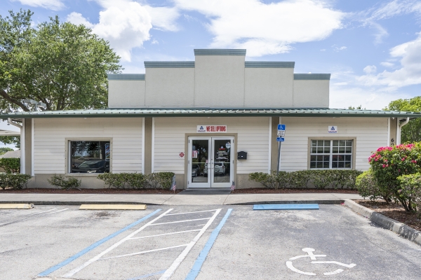 Facility photo: //images.sparefoot.com/medium/22391366f6fa57382ae.jpg