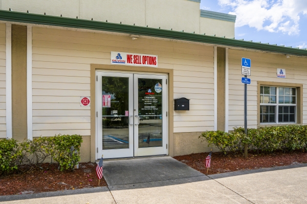 Facility photo: //images.sparefoot.com/medium/22391366f6fa59e389f.jpg