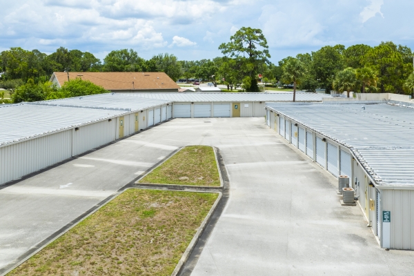 Facility photo: //images.sparefoot.com/medium/22391366f6fa9e2b12c.jpg