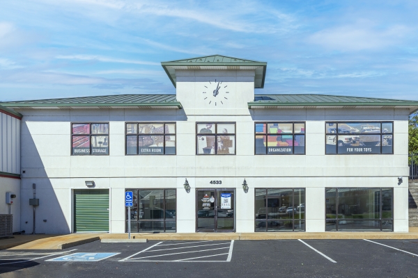 Facility photo: //images.sparefoot.com/medium/2239156914ea6123b6c.jpg