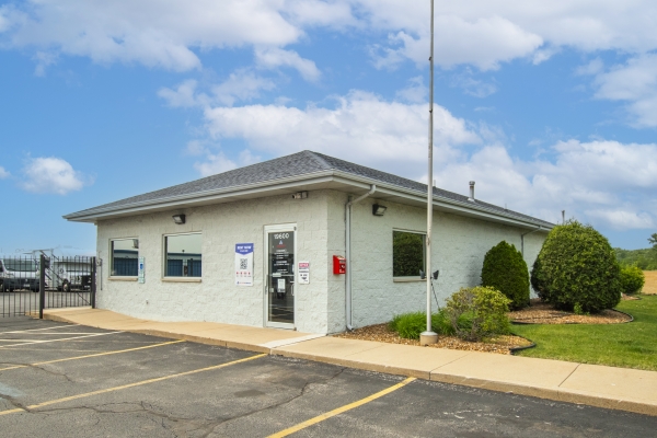 Facility photo: //images.sparefoot.com/medium/2239166862b7c9f2450.jpg