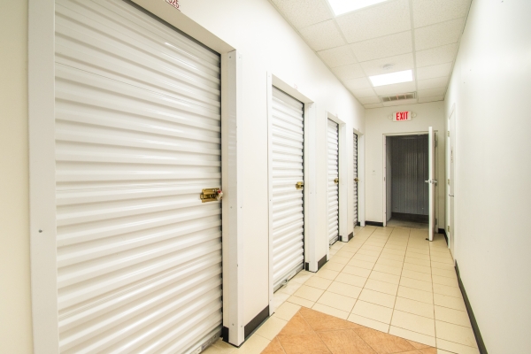 Facility photo: //images.sparefoot.com/medium/2239166862b820afed4.jpg