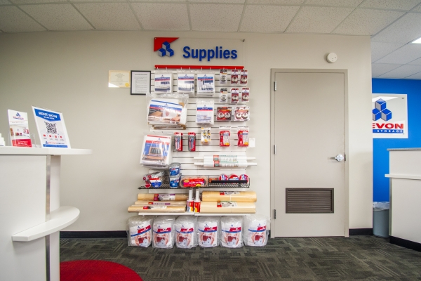 Facility photo: //images.sparefoot.com/medium/2239166862b825e8ff4.jpg