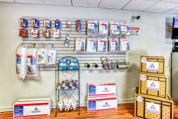 Facility photo: //images.sparefoot.com/medium/22392362a0f62e26127.jpg