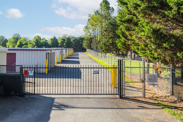 Facility photo: //images.sparefoot.com/medium/22392366f6fca64c5d2.jpg