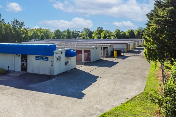 Facility photo: //images.sparefoot.com/medium/22392366f6fd6783946.jpg