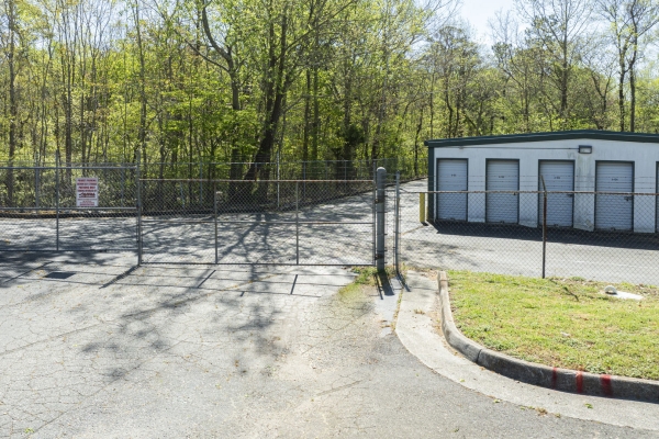 Facility photo: //images.sparefoot.com/medium/223928689cc89f2a4a4.jpg