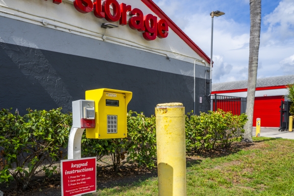 Facility photo: //images.sparefoot.com/medium/22393066f6fb0139c9a.jpg