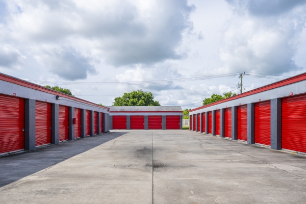 Facility photo: //images.sparefoot.com/medium/22393066f6fb2855f42.jpg