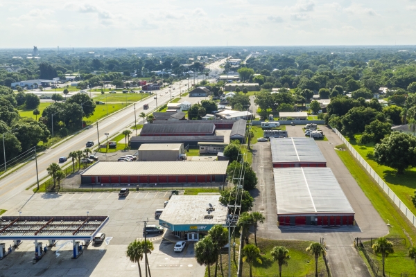 Facility photo: //images.sparefoot.com/medium/22393066f6fb2ce228e.jpg