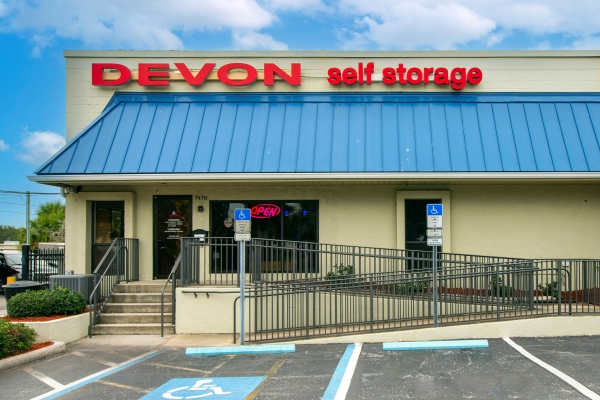 Facility photo: //images.sparefoot.com/medium/22393467e58f1707ed3.jpg