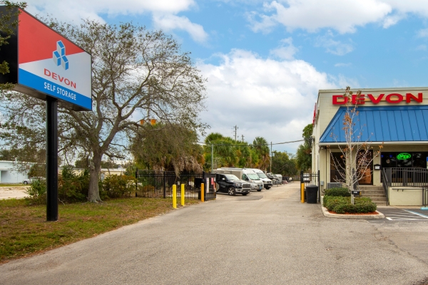 Facility photo: //images.sparefoot.com/medium/22393467e58f1de4a6a.jpg
