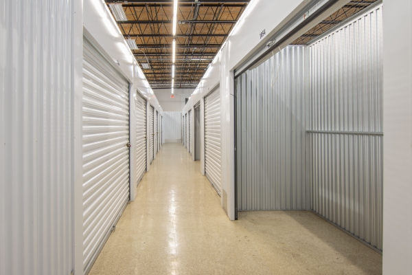 Facility photo: //images.sparefoot.com/medium/22393467e5908fefcaa.jpg