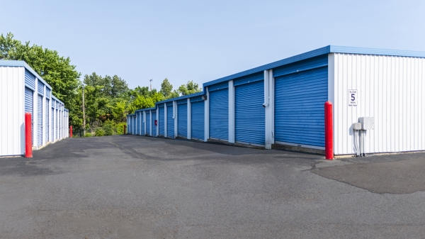 Facility photo: //images.sparefoot.com/medium/22393768c44389700f3.jpg