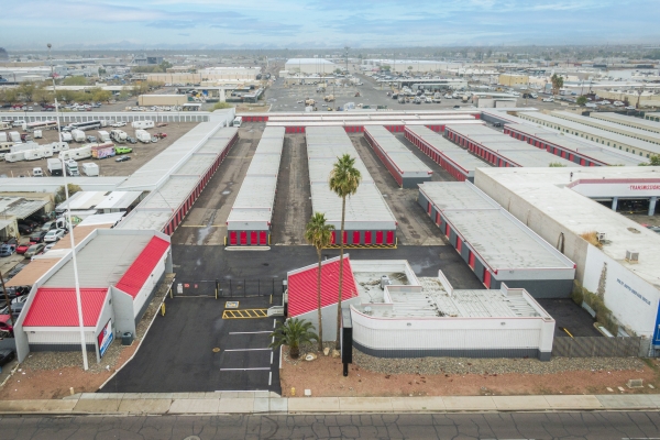 Facility photo: //images.sparefoot.com/medium/22393966f6ef74b3381.jpg