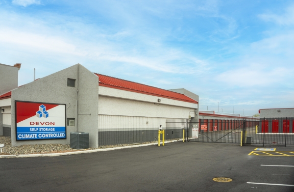 Facility photo: //images.sparefoot.com/medium/22393966f6ef7821390.jpg