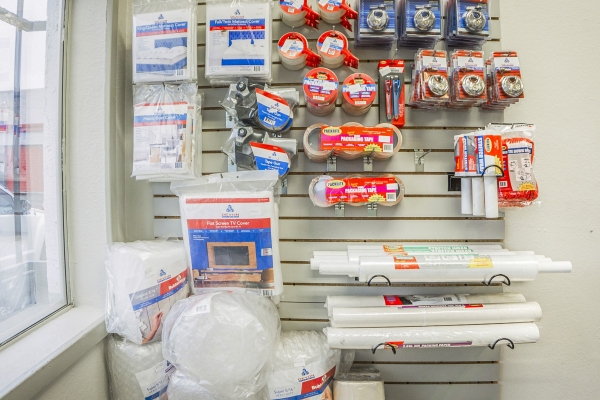 Facility photo: //images.sparefoot.com/medium/22393966f6ef9fad79e.jpg