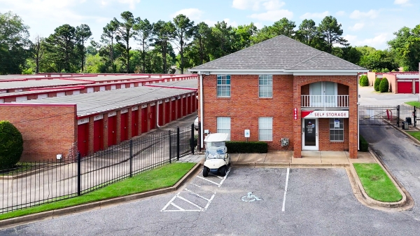 Facility photo: //images.sparefoot.com/medium/223947689b72a063407.jpg