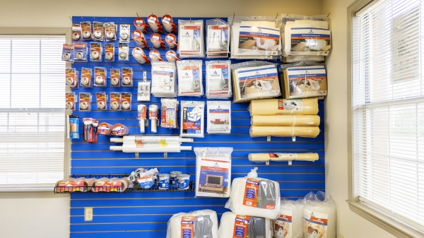 Facility photo: //images.sparefoot.com/medium/223947689b72a39fe57.jpg