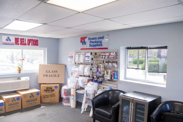 Facility photo: //images.sparefoot.com/medium/223949688a6cd79519e.jpg