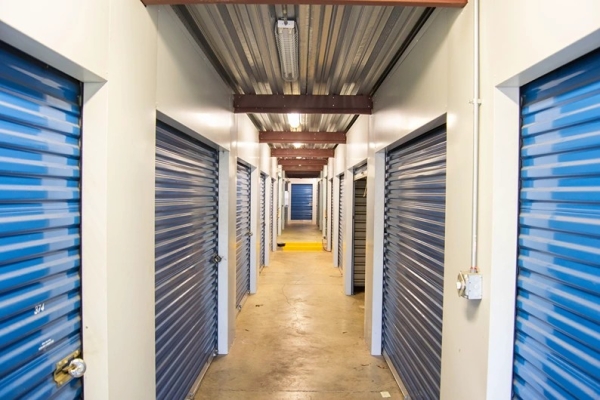 Facility photo: //images.sparefoot.com/medium/223949688a6cd960fd9.jpg