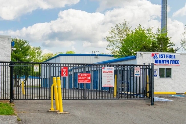 Facility photo: //images.sparefoot.com/medium/223949688a6d0f0358c.jpg
