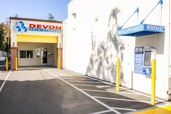 Facility photo: //images.sparefoot.com/medium/22395069668acc93e05.jpg