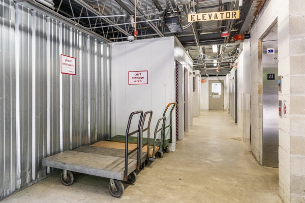 Facility photo: //images.sparefoot.com/medium/22395366f70147d0a2d.jpg