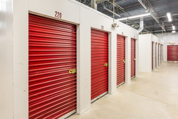 Facility photo: //images.sparefoot.com/medium/22395366f7014a22a23.jpg