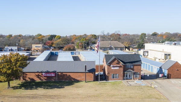 Facility photo: //images.sparefoot.com/medium/223955698217e28c307.jpg