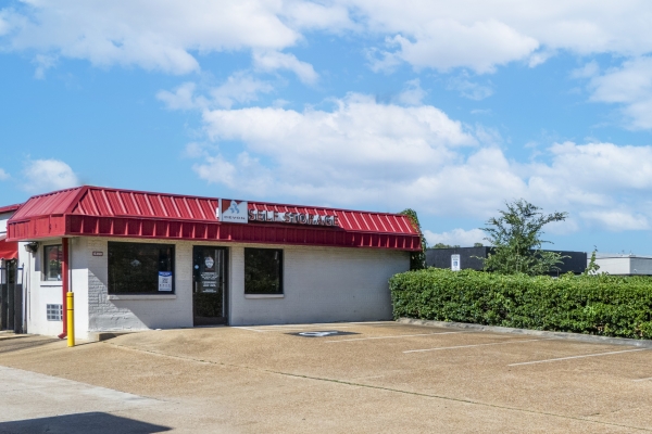 Facility photo: //images.sparefoot.com/medium/2239576877c09f562cf.jpg