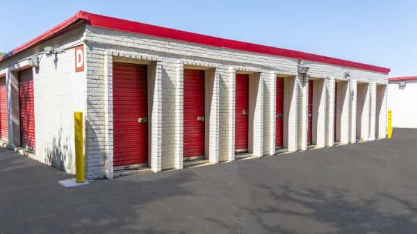 Facility photo: //images.sparefoot.com/medium/2239576877c0a173b0a.jpg