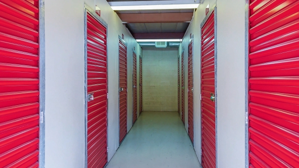 Facility photo: //images.sparefoot.com/medium/2239576877c0ca97dea.jpg