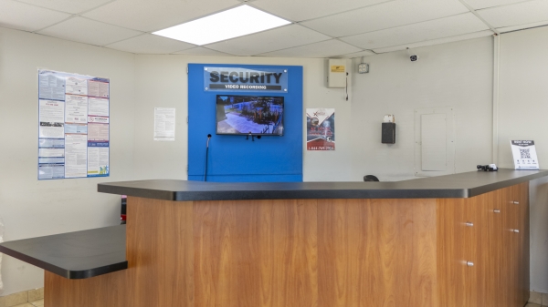 Facility photo: //images.sparefoot.com/medium/2239576877c0cdde6ed.jpg