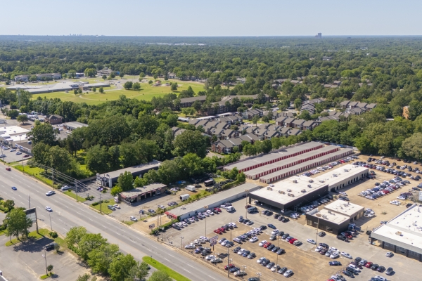 Facility photo: //images.sparefoot.com/medium/2239576877c0cff12ac.jpg
