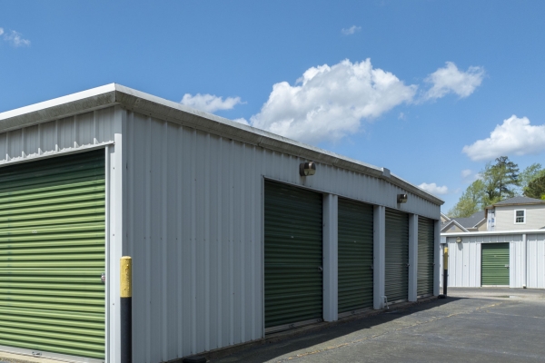 Facility photo: //images.sparefoot.com/medium/22396066f6f6fbc059c.jpg