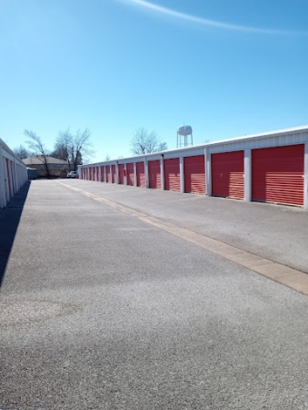 Facility photo: //images.sparefoot.com/medium/2239706764a0d4b3bb8.jpg