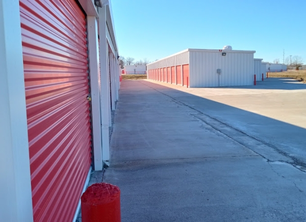 Facility photo: //images.sparefoot.com/medium/2239706764a0d7b05d8.jpg