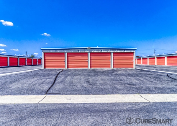 Facility photo: //images.sparefoot.com/medium/22397569f59ab92bf97.jpg