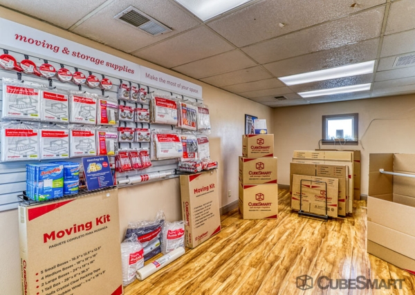 Facility photo: //images.sparefoot.com/medium/2239756a1935243e815.jpg