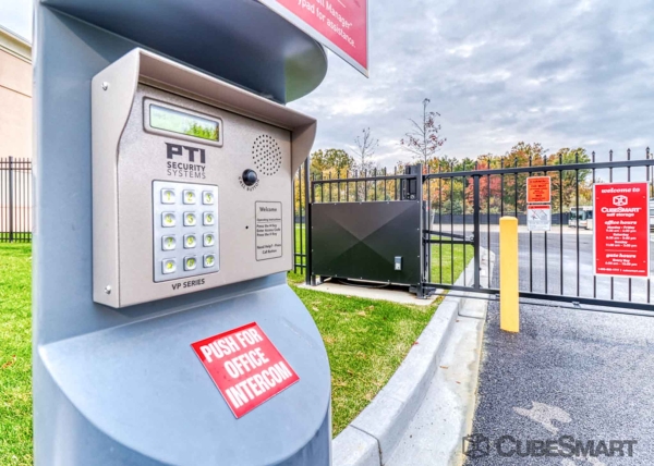 Facility photo: //images.sparefoot.com/medium/2239766890627ca35db.jpg