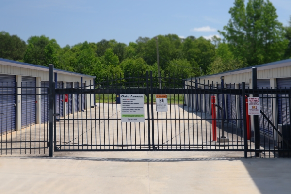 Facility photo: //images.sparefoot.com/medium/22398565662c2624a7a.jpg