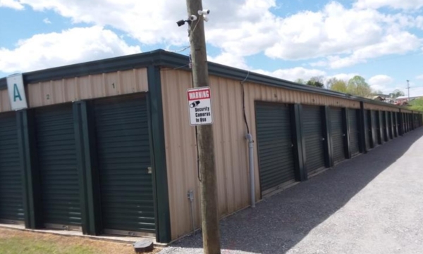 Facility photo: //images.sparefoot.com/medium/2240056a05ccdd9af6c.jpg